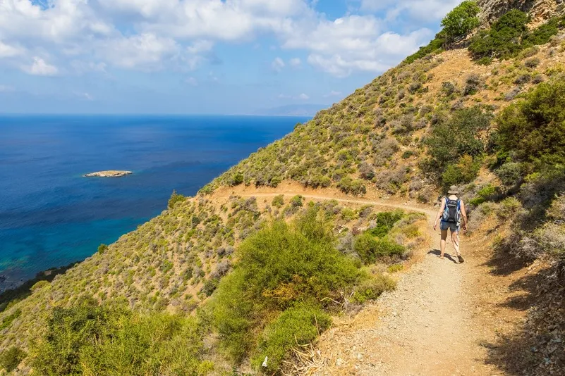 Cyprus, wandelaar in de Peninsula van Akamos.