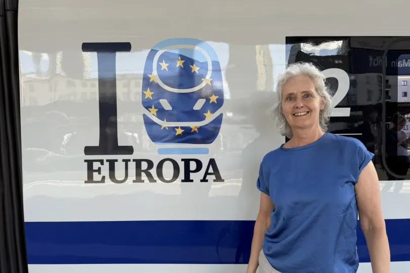 Trein met I love Europa stikker erop.