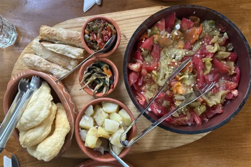 Vegetarisch eten in Homestay Dihovo, Noord-Macedonië.