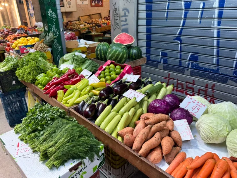 Lokale markt in Griekenland met verse groenten en fruit