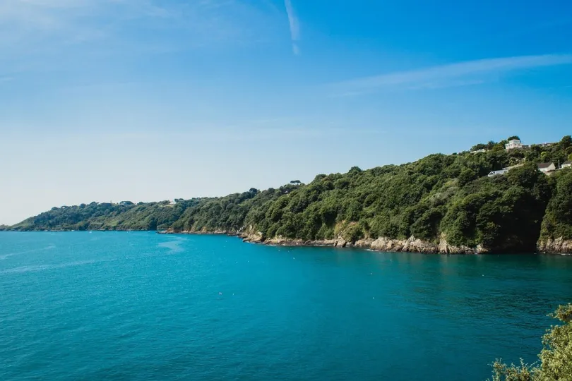 Kust van Guernsey in Frankrijk.