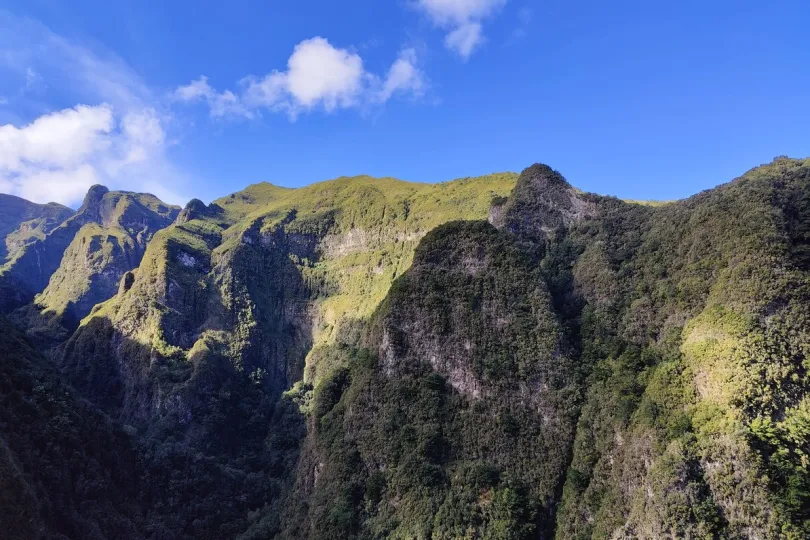 Uitzichtpunt op de bergen in Madeira.