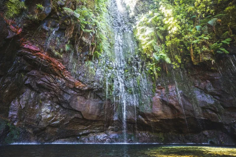Waterval in de bergen van Madeira.