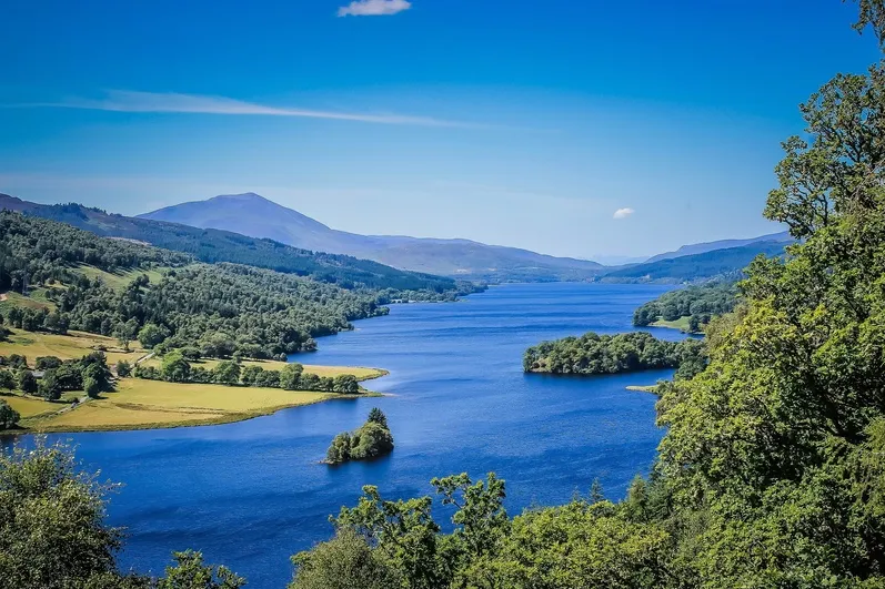 Uitzicht op het landschap van Perthshire.
