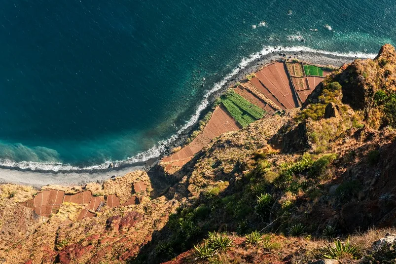 Uitzicht vanaf het hoogtepunt van de klif de Cabo Girão.