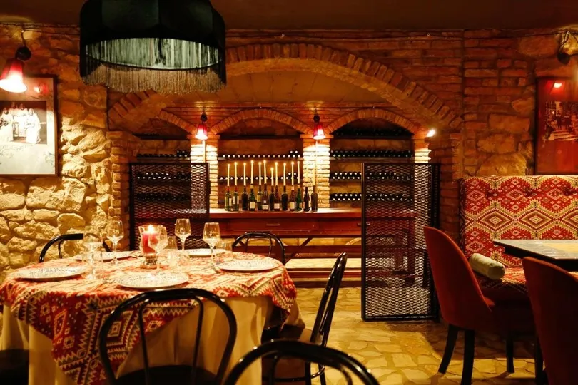 Restaurant in een hotel in Georgië.