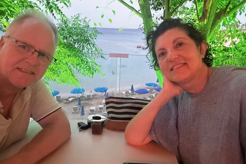 Reisexpert Niki op Cyprus met haar man.