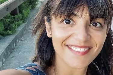 Vrouw maakt een selfie. 