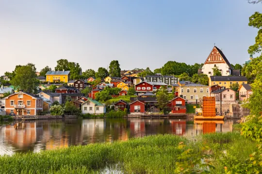 Huizen aan het water in Porvoo, Finland.