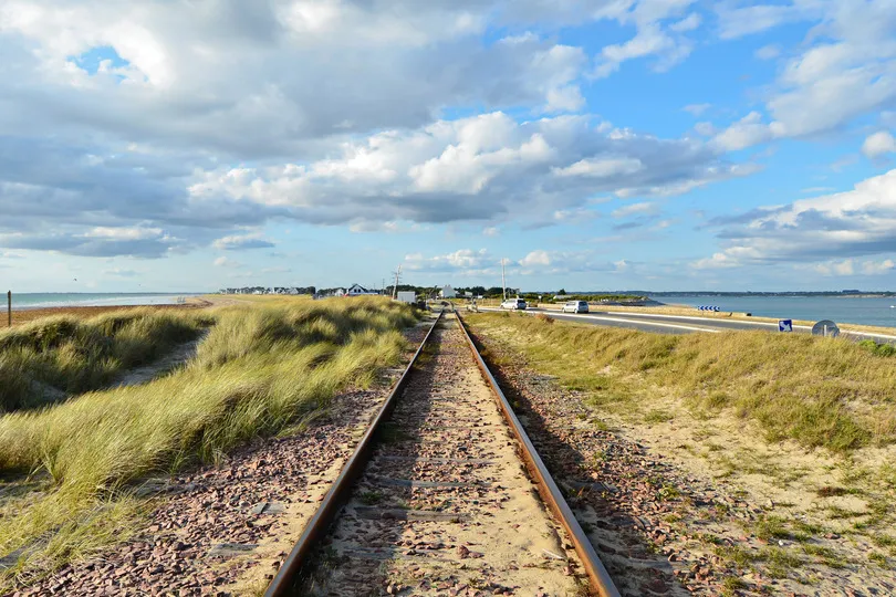 Treinrails in Normandië, Frankrijk.