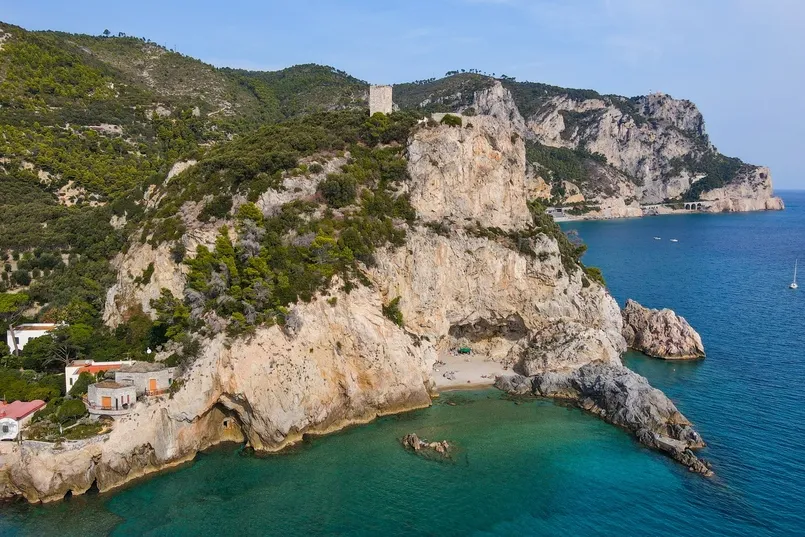 De kust van Varigotti.