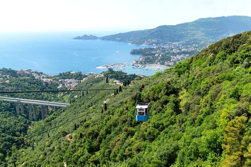 Italië Ligurië uitzicht met kabelbaan