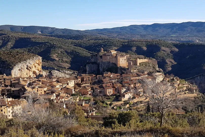 Alquézar tussen de heuvels van Aragón.