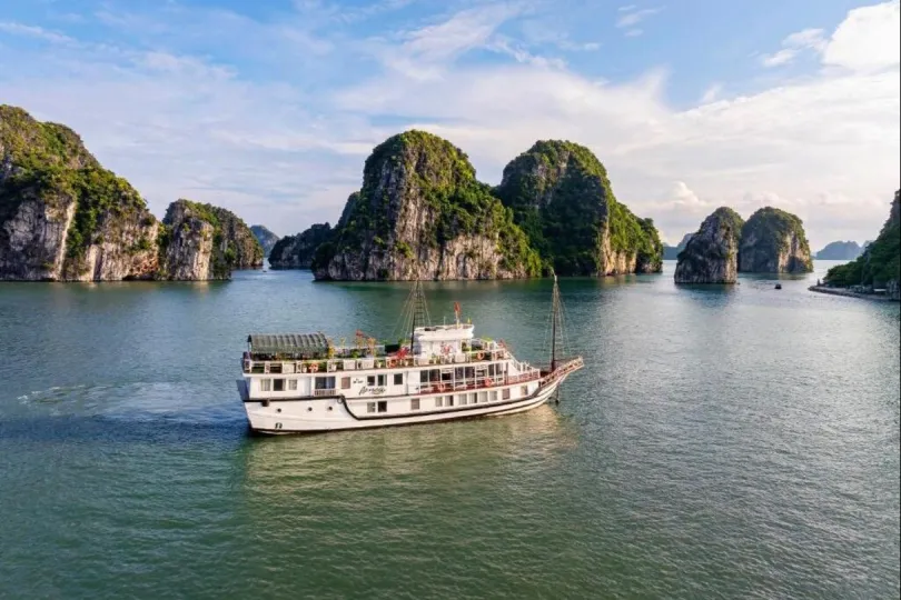 Renea Cruises Halong.