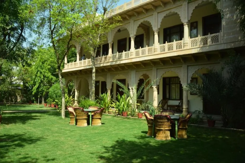 The Birder's Inn.
