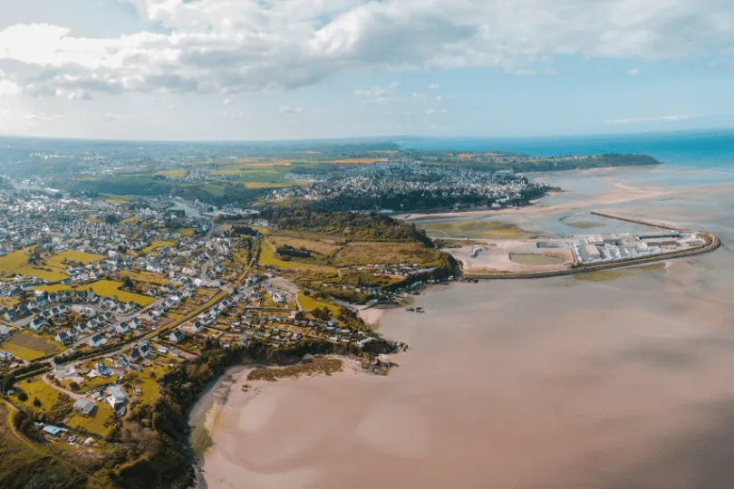 Bovenaanzicht over Saint-Brieuc in Bretagne.