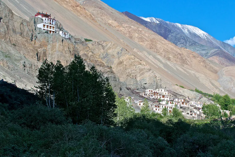 Ladakh trekking and biking - Takthok klooster in de bergen.