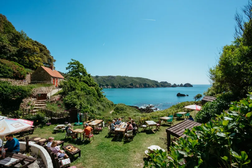 Baai op Guernsey lunchplek