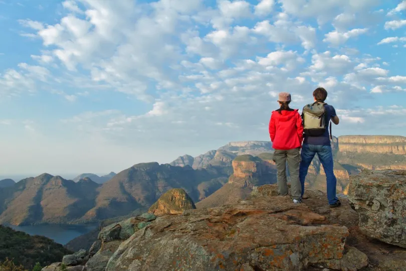 Reistips Zuid-Afrika - reizigers op een berg bij Blyde River.