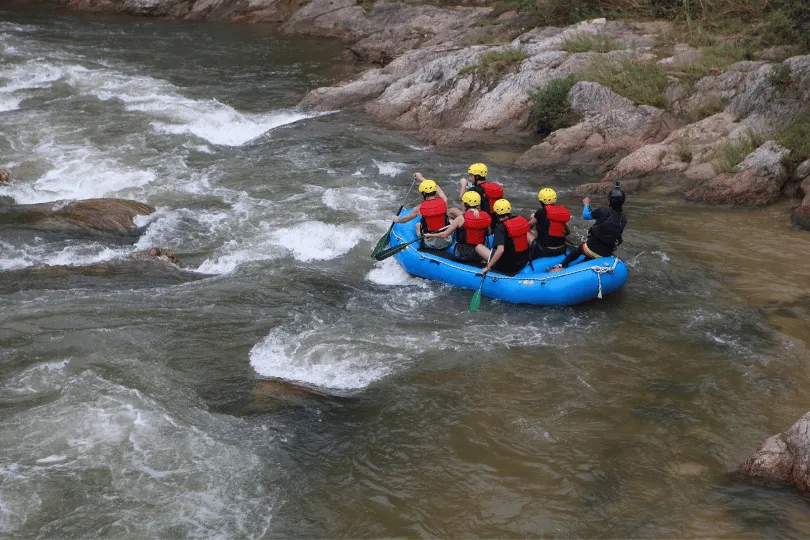 Raften op de rivier bij Gopeng.