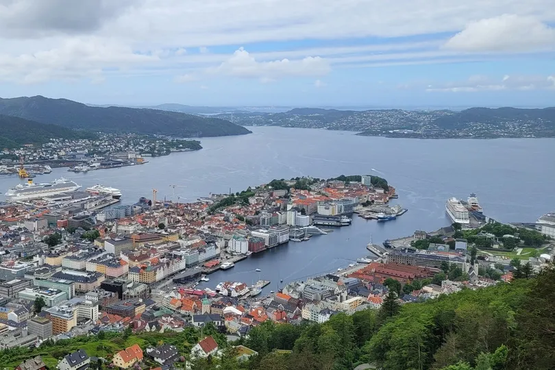 Uitzicht op de haven en Bergen.