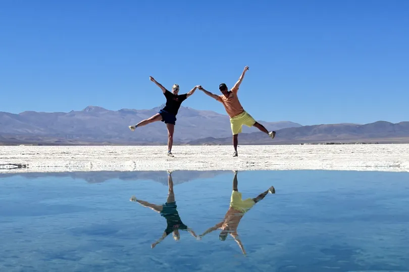 Twee blije reizigers in Argentinië.