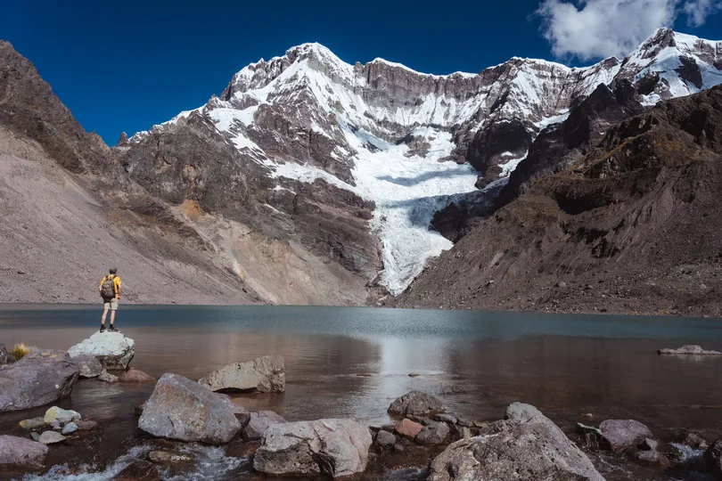 Wandelaar bij Ausangate trek in Peru.
