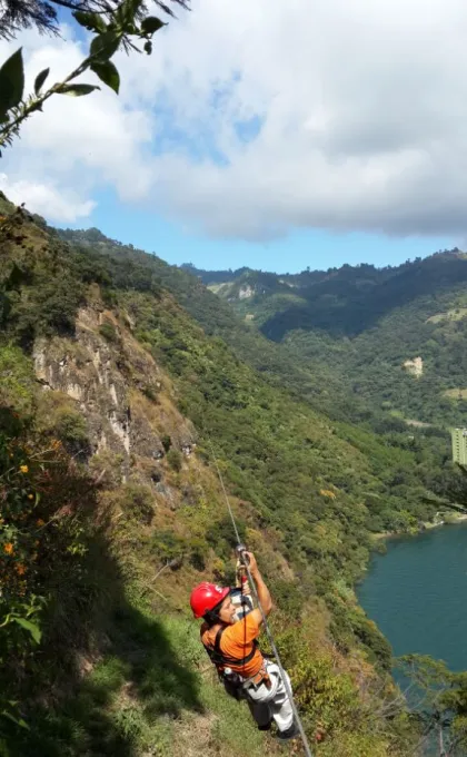 Guatemala excursies canopy Atitlan