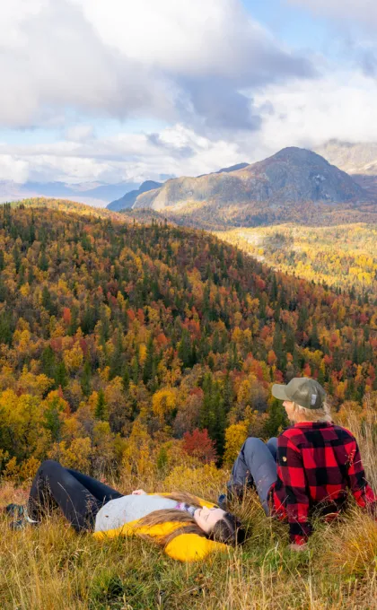 Genieten van het uitzicht in de herfst in Noorwegen