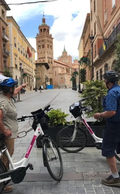 Teruel-fietsers-kathedraal-Valencia