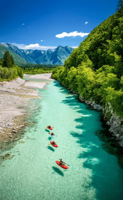 Slovenië rivier met boten.