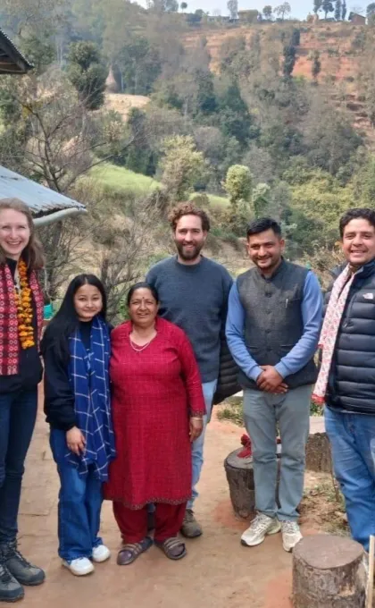 Esmée bij het Green Intelligence-project in Nepal.