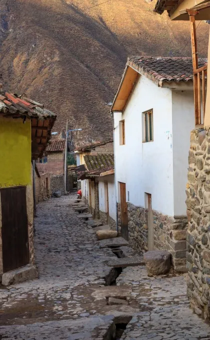Straatje in Ollantaytambo in Peru.