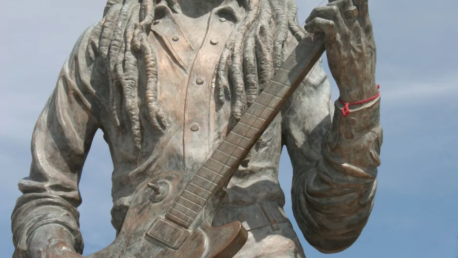 Jamaica bezienswaardigheden Bob Marley standbeeld