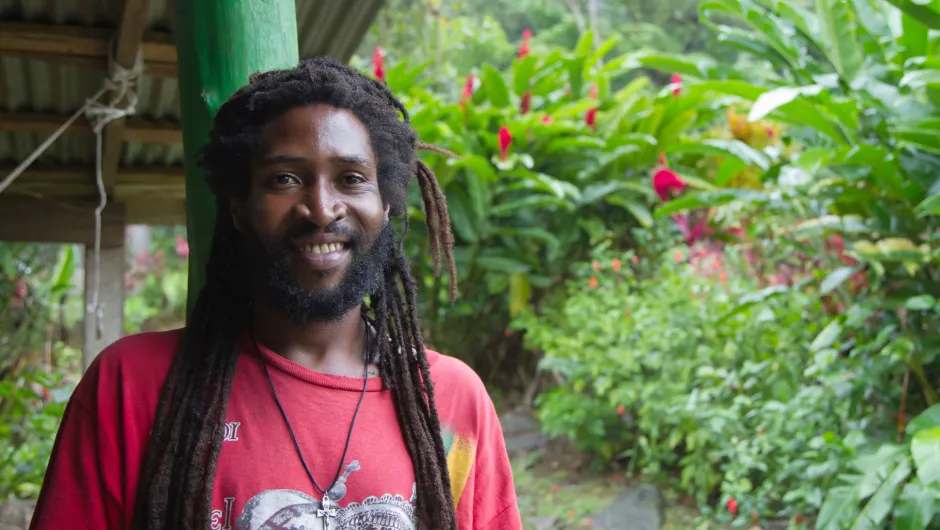 Rondreis Jamaica lachende lokale man