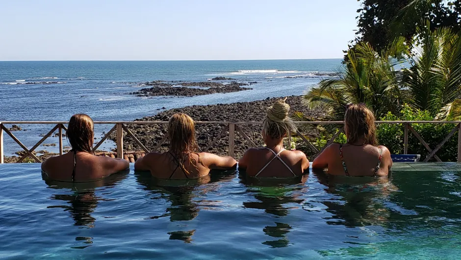 Panama reiservaringen dames in zwembad