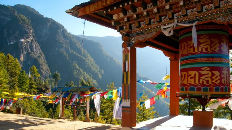 Bhutan Taktshang Paro vlaggetjes en gebedsrol
