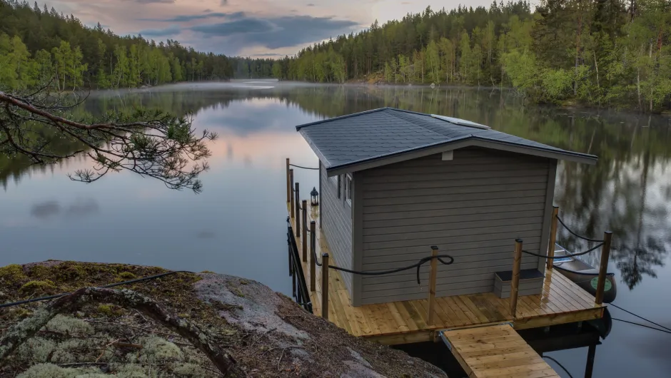 Zweden buiten het hoogseizoen - drijvende cabin in Farna.