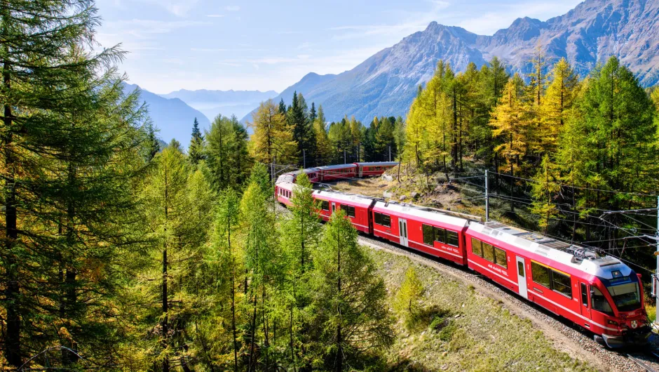 Bestemmingen met de trein - trein door Zwitserland.