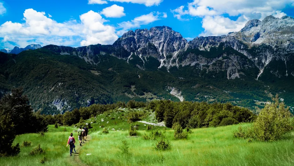 Albania wandelen door bergen.