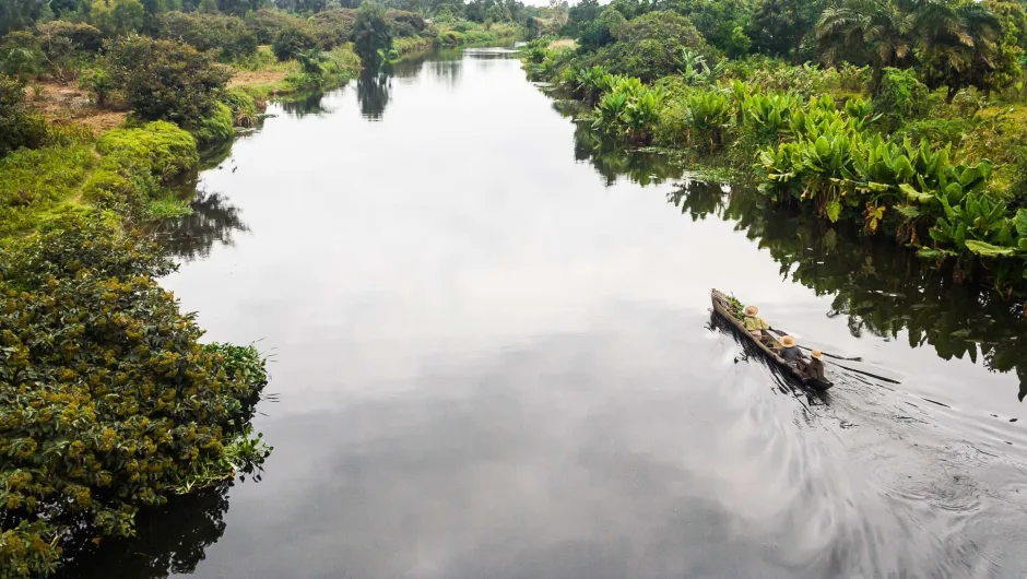 Individuele rondreis Madagaskar - bootje op de Pangalanes rivier.