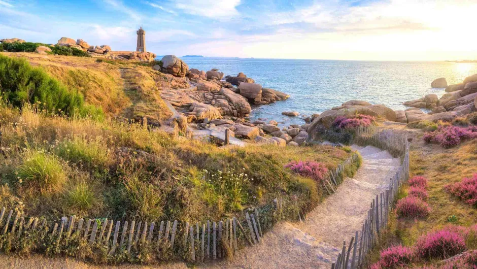 Rondreis Bretagne - Lighthouse Ploumanach in Perros-Guirec.
