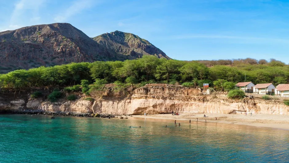 De zee en het strand op Kaapverdië.