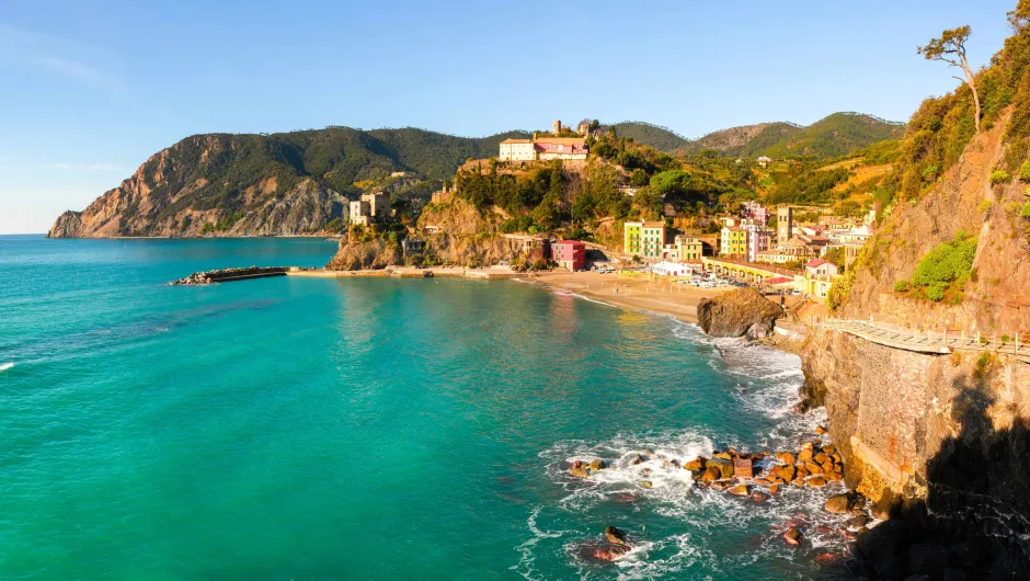 De kust van Monterosso al Mare in Italië.