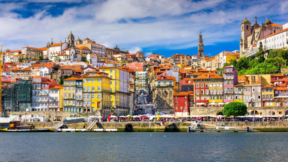 Aanzicht op Porto Portugal vanaf het water.