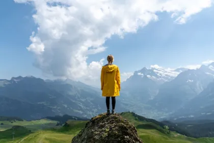 Rondreis Zwitserland vrouw bergen