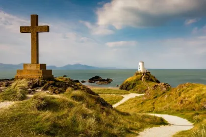 Wales rondreis eiland met kruis