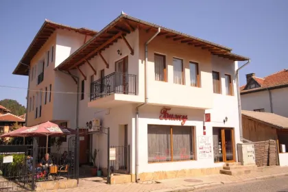 Family Hotel Biju Trjavna - Bulgarije.