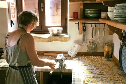 Pasta maken in Bolara 60.