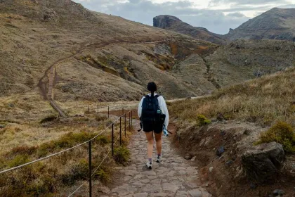Wandelen door de bergen van Madeira.
